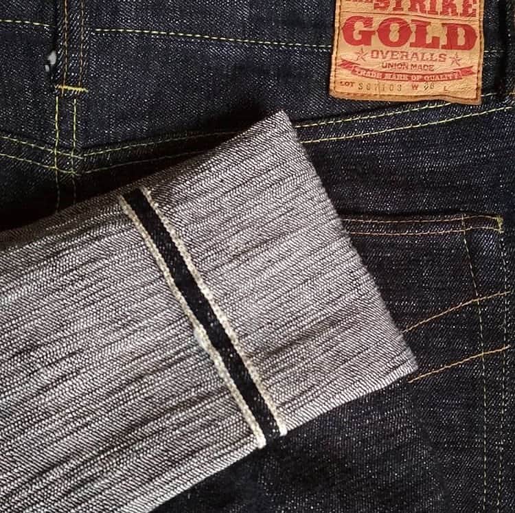 Denimioさんのインスタグラム写真 - (DenimioInstagram)「Happy #selvedgesunday y'all! Time to adore the texture of these fine #thestrikegold jeans!!」3月17日 18時04分 - denimio_shop
