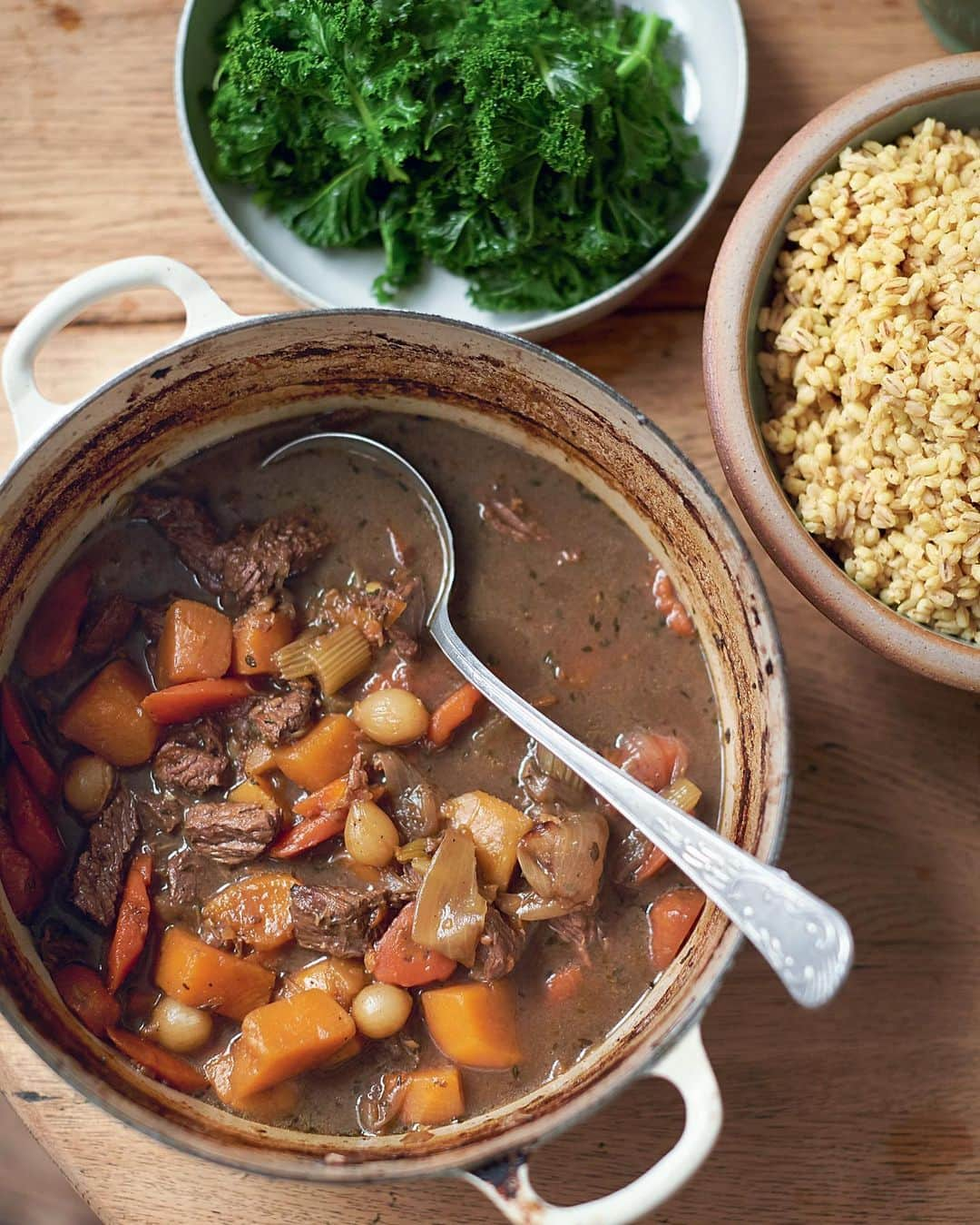 ジェイミー・オリヴァーさんのインスタグラム写真 - (ジェイミー・オリヴァーInstagram)「What's a #StPatricksDay celebration without putting on a bit of a feast!! 👉 I've got Guinness Lamb Shanks, Beef & Guinness Stew, Simple Soda Bread...to name a few. Such unbeatable combos and flavours going on! Recipes all on my website. Sláinte!」3月17日 18時04分 - jamieoliver