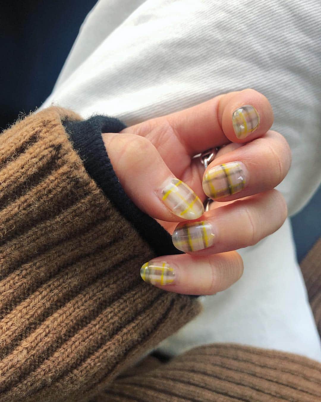 野尻美穂のインスタグラム：「透けチェック😙💅 #new #miho__nail」