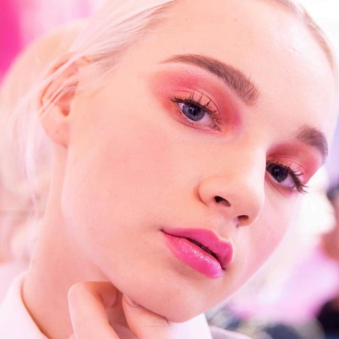 M∙A∙C Cosmetics Japanのインスタグラム：「⠀ 桜の花びらの限定コレクション #MACブームブームブルーム #MACBoomBoomBloom ⠀ ⠀ ⠀ ⠀ ⠀ ⠀ #MACCosmeticsJapan #MACコスメ #MACCosmetics#MAC #コスメ #メイク #リップ #リップスティック #リップグロス #MACリップ #MACアイメイク #MACアイシャドウ #アイシャドウ #アイシャドウパレット #ファンデーション #クッションファンデ #クッションファンデーション #化粧水 #ミスト化粧水 #フィックスプラス #ハイライター #チーク #フェイスパウダー #春 #スプリング  #桜 #CherryBlossom」