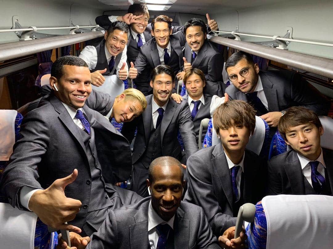 槙野智章さんのインスタグラム写真 槙野智章instagram 勝ちました しぶとく 粘り強く 我慢強く この5連戦皆でまとまって頑張れました 明日からの休みしっかりリフレッシュしてまた頑張ります ちなみに 明日１８日に興梠選手のお店 ローストチキン