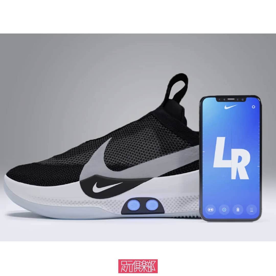のインスタグラム：「【4/5発売予定】次世代を見据えた電動シューレース調整機能テクノロジーを搭載させた「NIKE」のバスケットシューズ 『ADAPT BB』がリリースされる。今作は2016年にデジタルテクノロジーが具現化された『HYPERADAPT 1.0』に更なるアップデートを重ねた仕様へ。ソール中央へと配置されたバッテリーとモーターでユーザー独自によるフィット調整を実現。手動でソールに付属したボタンを押す、またはスマートフォンアプリからの連動操作が可能となっている。 現代ニーズに沿わせたワイヤレス機能を備え、専用のマットの上にシューズを置くことで、バッテリー残量の確認や充電が可能に。『HYPERADAPT 1.0』の課題となっていた”耐水性”も今作では補強。さらに価格を『HYPERADAPT 1.0』から約半分ほどカットさせ、多機能ながら量産化の兆しを見せた。デザイン面ではNBAプレーヤーの意見を反映し、スムーズな着脱を目的とした成型ヒールやプルタブトップなどを配置。アウトソールには用いた同心円とCushlonミッドソールなどを採用したパフォーマンス重視のデザインとなっている。 『ADAPT BB』は4月5日より、「SNKRS」での発売が予定されている。 . ブランド : NIKE モデル名: ADAPT BB . ▼今すぐフォローして最新情報をチェックしよう！ 【NIKE 公式アカウント】 ⇒#@nike . 詳細はプロフィールのリンクからどうぞ →@ashimoto.club . #nike #adapt #adaptbb  #ナイキ #アダプト #足元倶楽部#足元クラブ #足元くら部 #足元 #あしもと倶楽部 #スニーカー#スニーカーコーデ #スニーカー同好会#キックス #靴 #コーディネート#スナップ #ファッションスナップ #ストリートスナップ#お気に入りの一足 #今日の逸足 #逸足 #운동화 #kicks #newkicks」