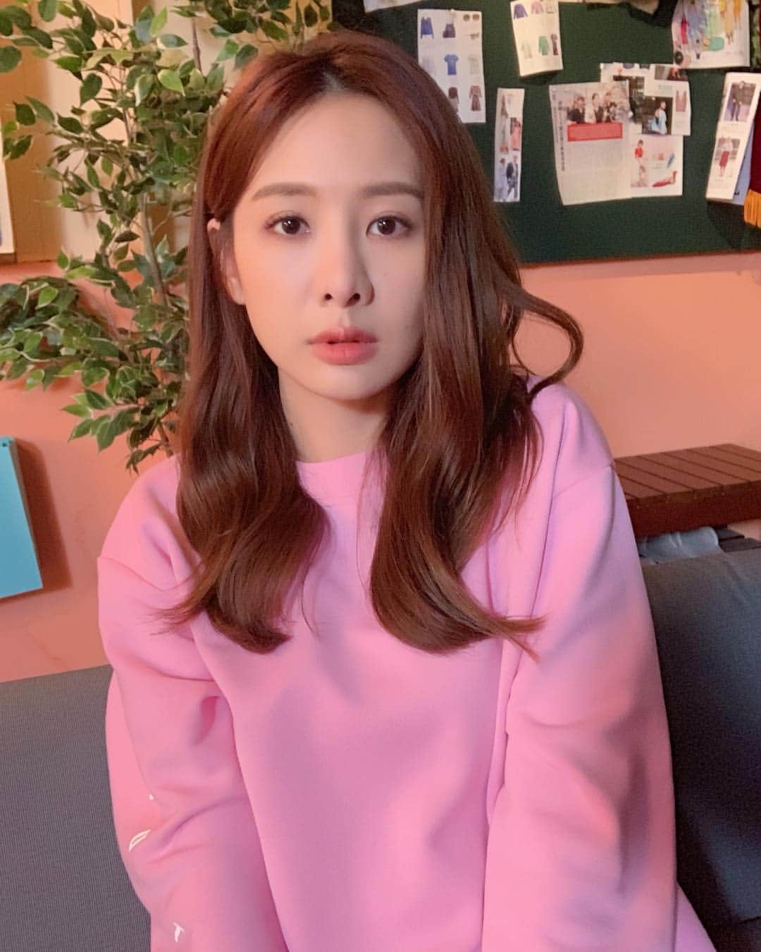 アンバー・アンさんのインスタグラム写真 - (アンバー・アンInstagram)「晚上10點見💕 #你有念大學嗎 #常可艾」3月17日 18時10分 - xinya_an