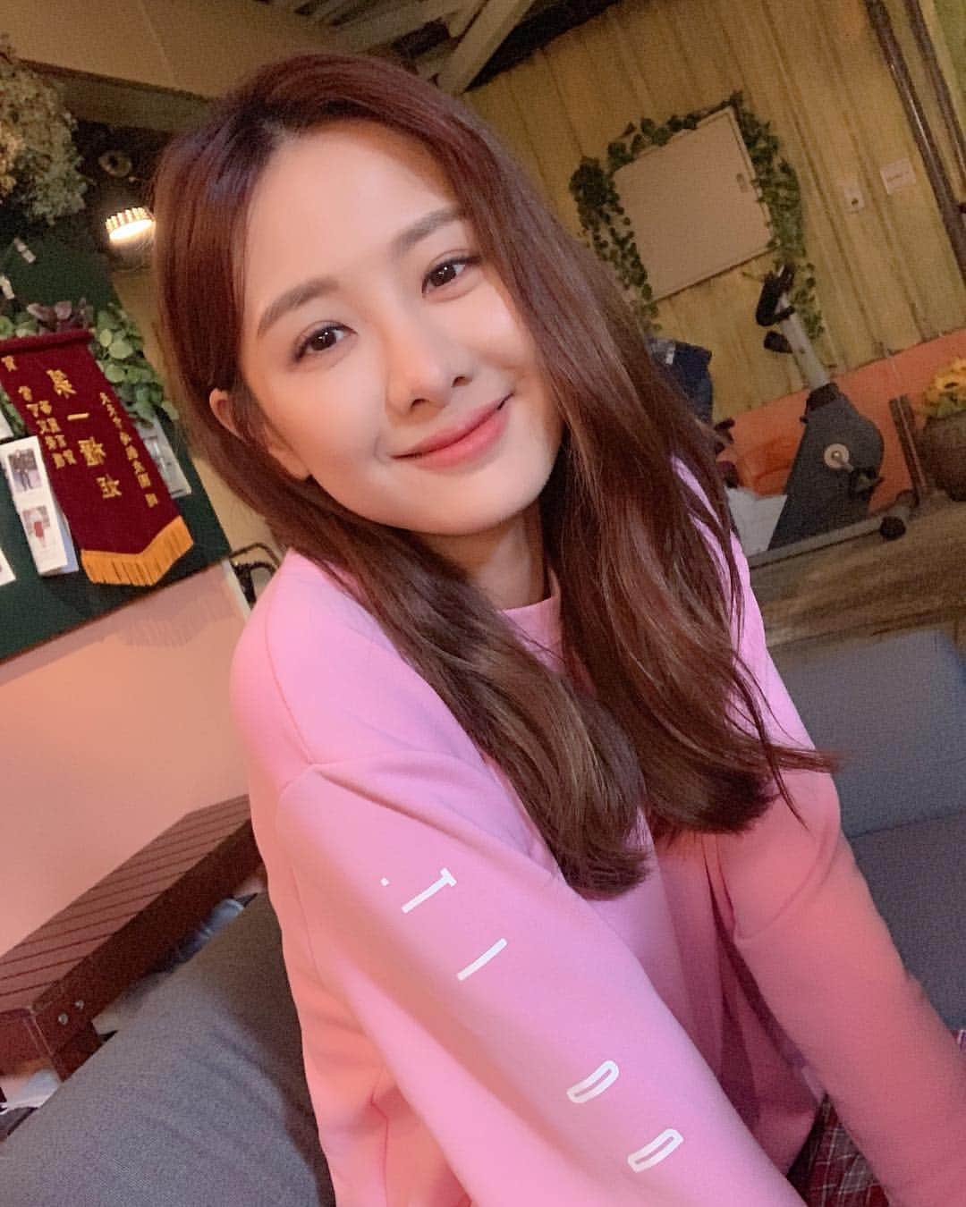 アンバー・アンさんのインスタグラム写真 - (アンバー・アンInstagram)「晚上10點見💕 #你有念大學嗎 #常可艾」3月17日 18時10分 - xinya_an