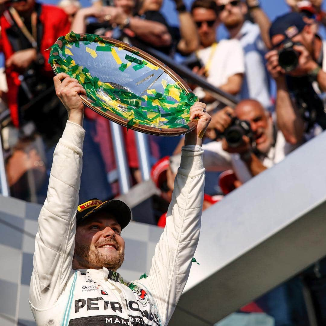 MERCEDES AMG PETRONASさんのインスタグラム写真 - (MERCEDES AMG PETRONASInstagram)「Porridge for breakfast. 😉 @valtteribottas • • • #MercedesAMGF1 #Mercedes #F1 #VB77 #PETRONASmotorsports #AusGP」3月17日 18時22分 - mercedesamgf1