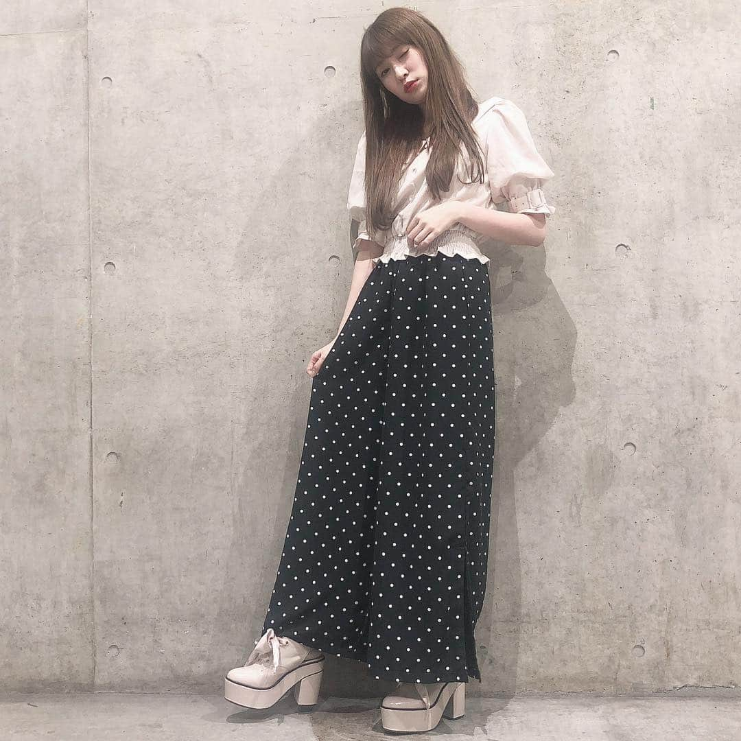 吉田朱里さんのインスタグラム写真 - (吉田朱里Instagram)「今日は楽ちんコーデ🖤🖤 . #EATME #lillilly #アカリンコーデ #fashion #ootd」3月17日 18時29分 - _yoshida_akari