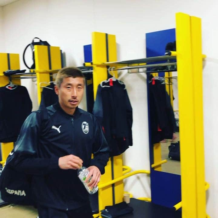 伊佐耕平のインスタグラム：「勝っちゃいました〜!! #安心してください #ベンチ入ってないけど撮ります #広報ちゃん」