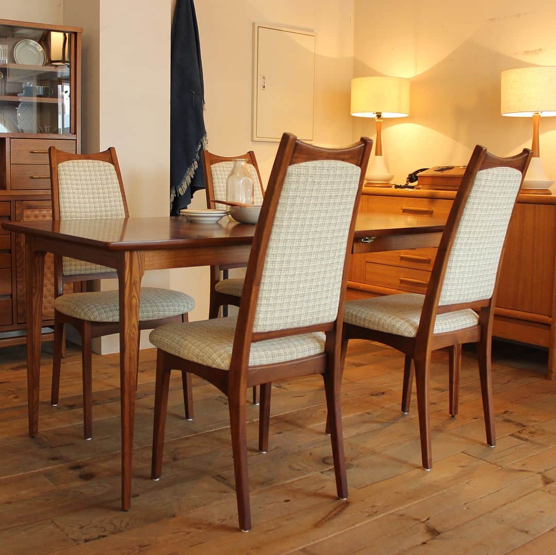 のインスタグラム：「Vintage ダイニングチェア C14724 *6  Contact:ACME Furniture MEGURO St. TEL 03-5720-1071  #acme_vintage」
