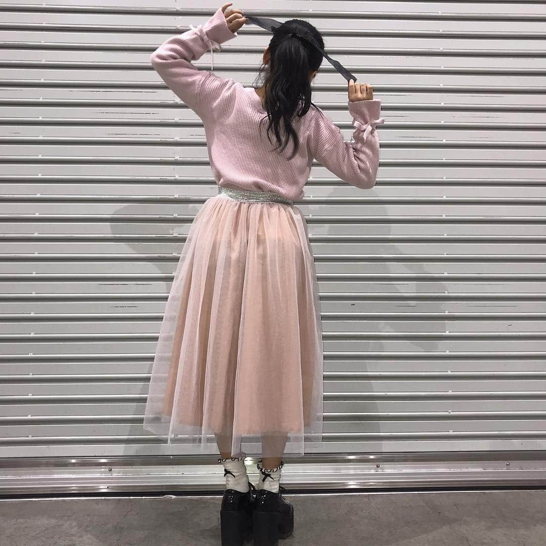 山尾梨奈さんのインスタグラム写真 - (山尾梨奈Instagram)「🌸 あかりちゃんが表紙の#larme に付いてるリボン #code #147cm #低身長コーデ #携帯式コーデ #17kg」3月17日 19時05分 - yamarina_1210