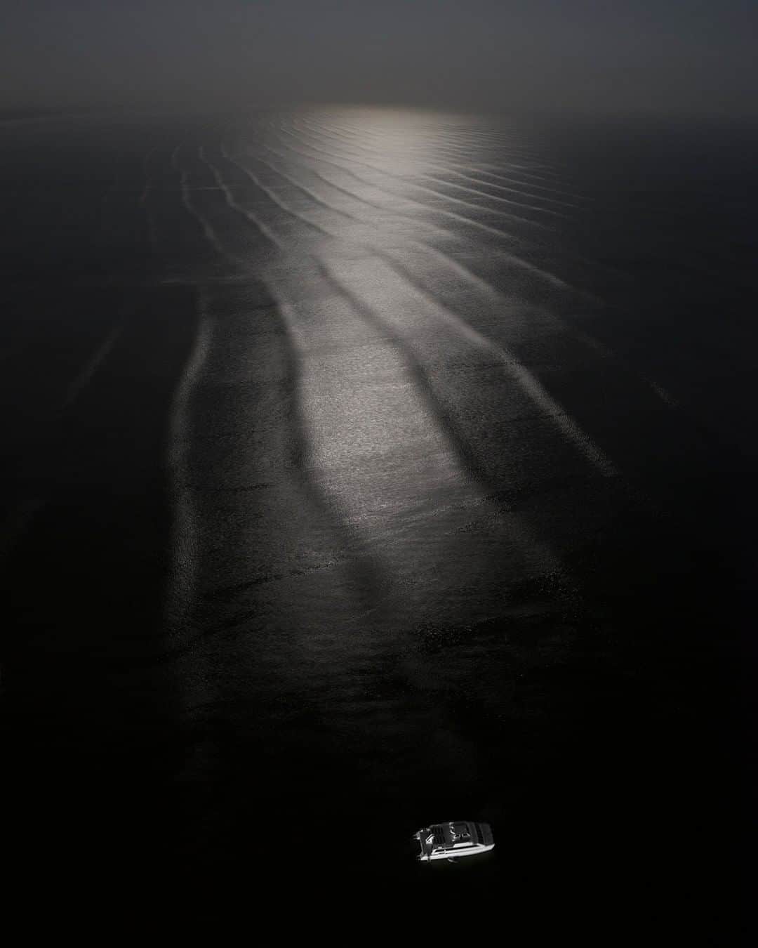 National Geographic Travelさんのインスタグラム写真 - (National Geographic TravelInstagram)「Photo by @gabrielegalimbertiphoto and @paolowoods | Panama city, Panama. A moonlit view of the tide coming in, seen from the 66th floor of a building.  #panama #panamacity #moon #tide #waves #ocean #pacificocean」3月17日 18時58分 - natgeotravel