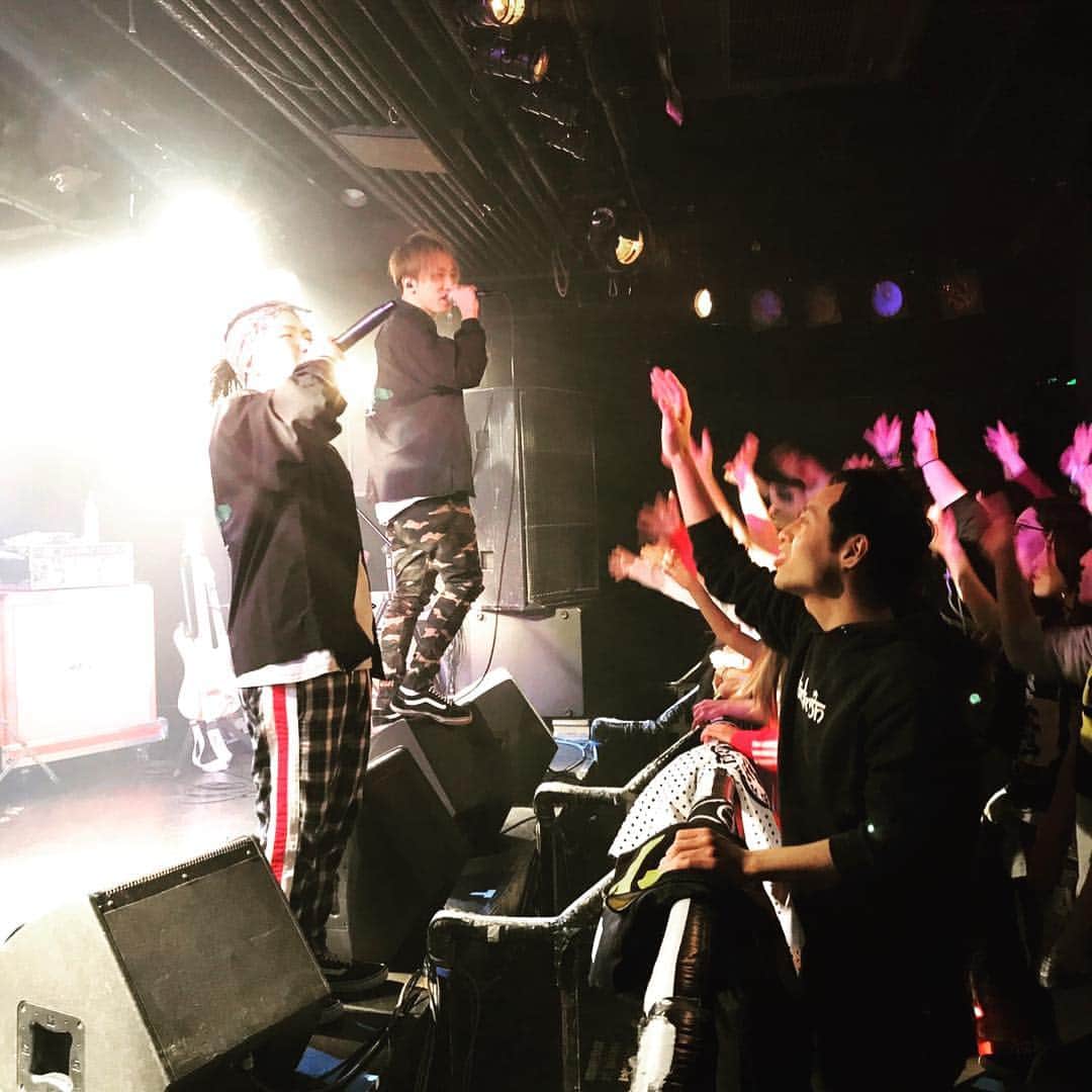 TEEDAさんのインスタグラム写真 - (TEEDAInstagram)「Just finished first day of Chop kick turn tour in Nagoya!! Thank you for coming!! It was awesome time!  ツアー初日の名古屋終了！！最高の時間をありがとう！！オシッコの件はショナイで（笑）  次は仙台enn 3rdで逢おう！！ #backon #teeda #kenji03 #rock #hiphop #jhiphop #rockband #jrockband #rap #jrap #bringthenoise #tokyo #adachi #tattoo #punk #mixture  #lyricist #trackmaker #composer #songwriter #tstar #avex #avexmanagement #anime #anison #animethemesong #tokyojapan #chopkickturn」3月17日 19時00分 - teeda_bo