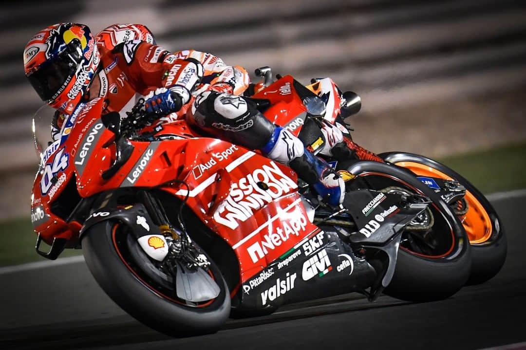 MotoGPさんのインスタグラム写真 - (MotoGPInstagram)「Last corner madness 🔥🔥🔥 // Only 7 days have passed from this and we can't wait for more! 😍 #MM93 #AD04 #Motorcycle #Racing #Motorsport #QatarGP」3月17日 19時01分 - motogp
