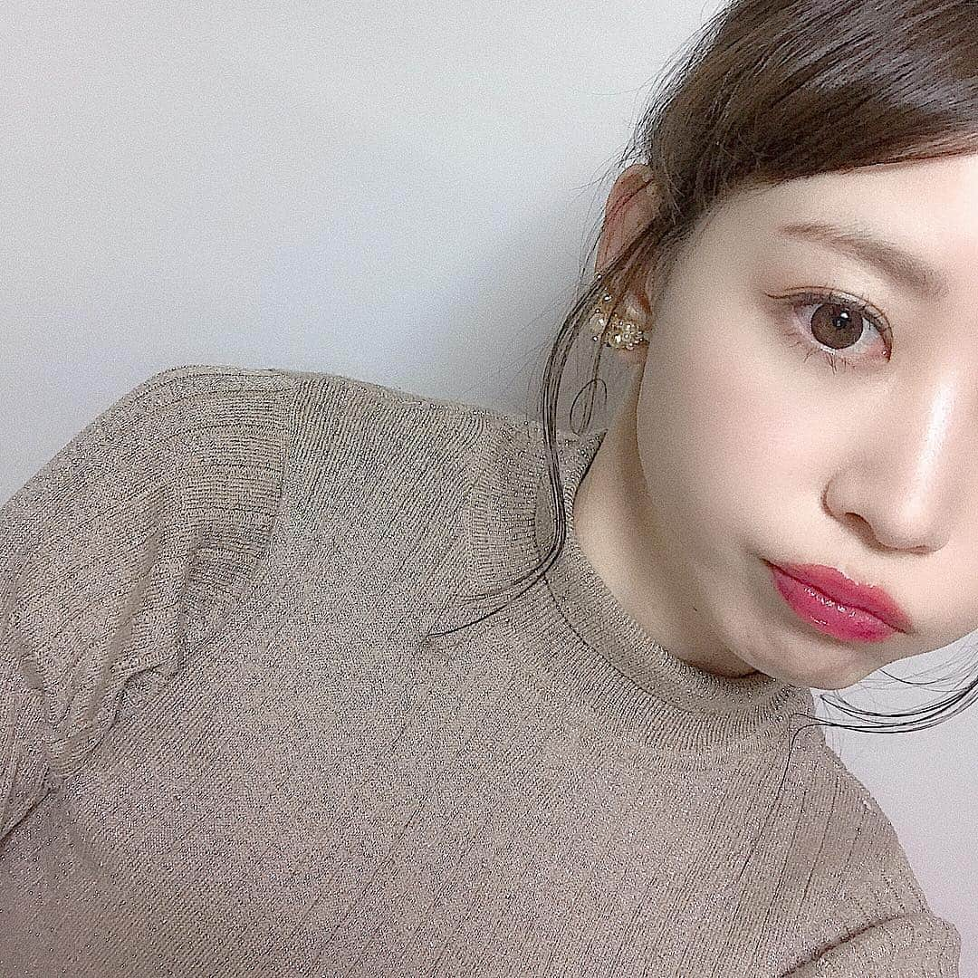 Yukiさんのインスタグラム写真 - (YukiInstagram)「make up ㅤㅤㅤㅤㅤㅤㅤㅤㅤㅤㅤㅤㅤ 休日雨ばっかりで写真がない 😧⚡︎ 使ったメイク道具は2枚目に載せました ♡ ☑︎ アイライナー #ラブライナー （ブラウン） これは高校生の時から愛用している。 ☑︎ マスカラ #RMK #マットマスカラ N （02 ブラウン） ☑︎チーク #ローラメルシエ #ブラッシュカラーインフュージョン （キールロワイヤル） そろそろ春らしいチークをgetしたい 🌸 ☑︎ハイライト #クレドポーボーテ / #レオスールデクラ 17 ☑︎アイシャドウ #ディオール #ディオールバックステージアイパレット （003 アンバー）1番上の真ん中と右。 ☑︎リップ #アディクトラッカープランプ 456 青みピンク大好きです 💕 ㅤㅤㅤㅤㅤㅤㅤㅤㅤㅤㅤㅤㅤ #yuki_make」3月17日 19時22分 - yukii061