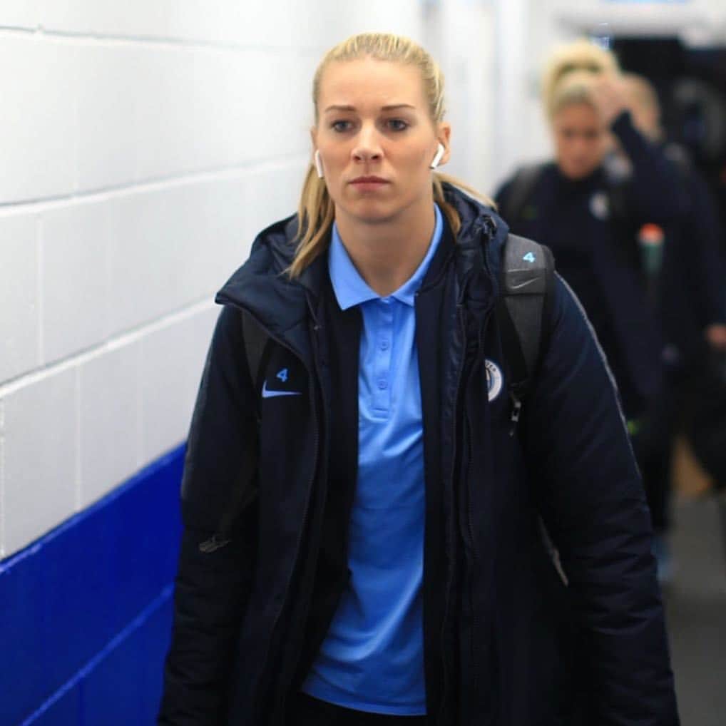 ジェンマ・ボナーのインスタグラム：「All focus on the FA Cup today 😶」