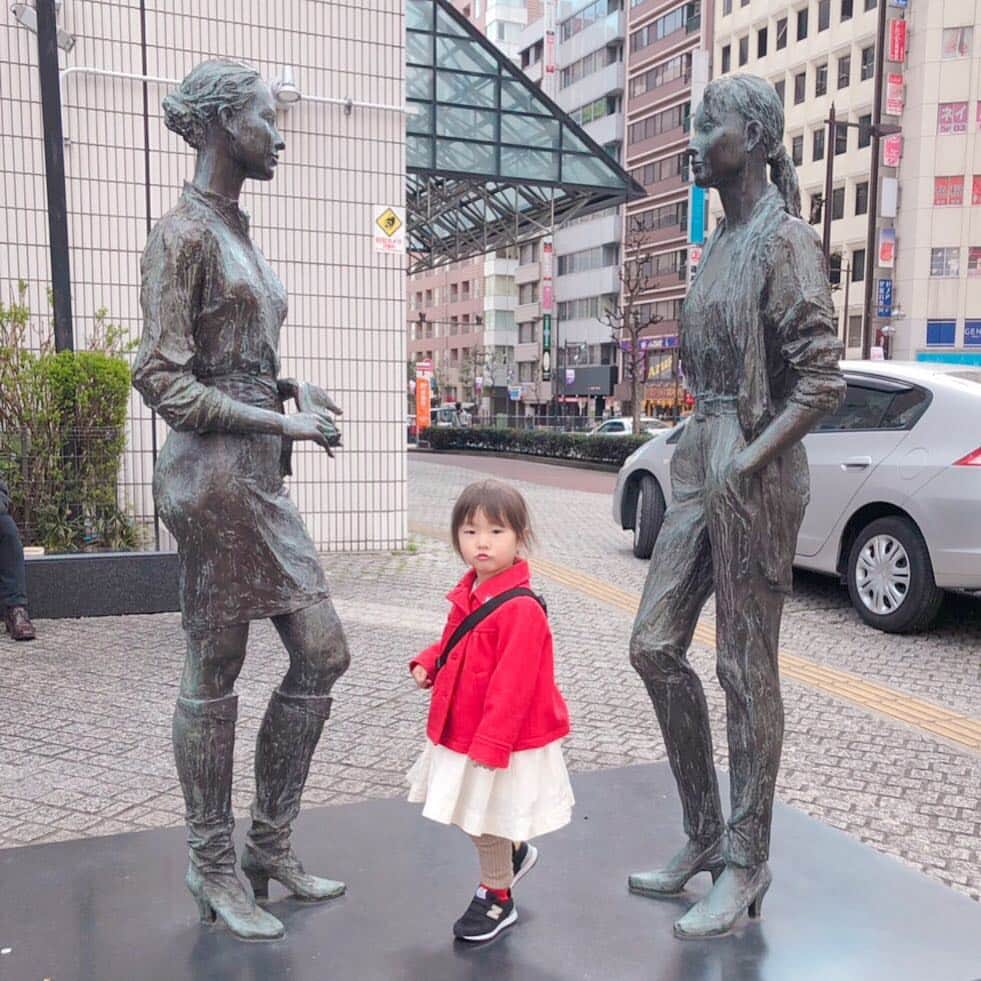 坂本美雨さんのインスタグラム写真 - (坂本美雨Instagram)「a girl in red #今日のなまこちゃん #なまこふく #petitbateau」3月17日 19時31分 - miu_sakamoto