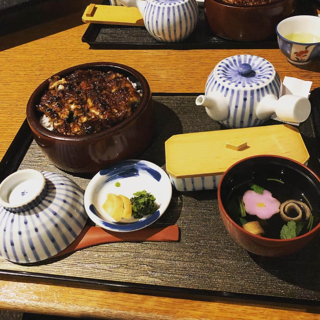 鈴木優さんのインスタグラム写真 - (鈴木優Instagram)「ひつまぶしー🍚🍚 最強にうまぁい👌 これはハマる  #第2の故郷名古屋  #ひつまぶし  をとる #宗佑磨  をとる #岡崎大輔  をとる #鈴木優」3月17日 19時26分 - suzuqgram