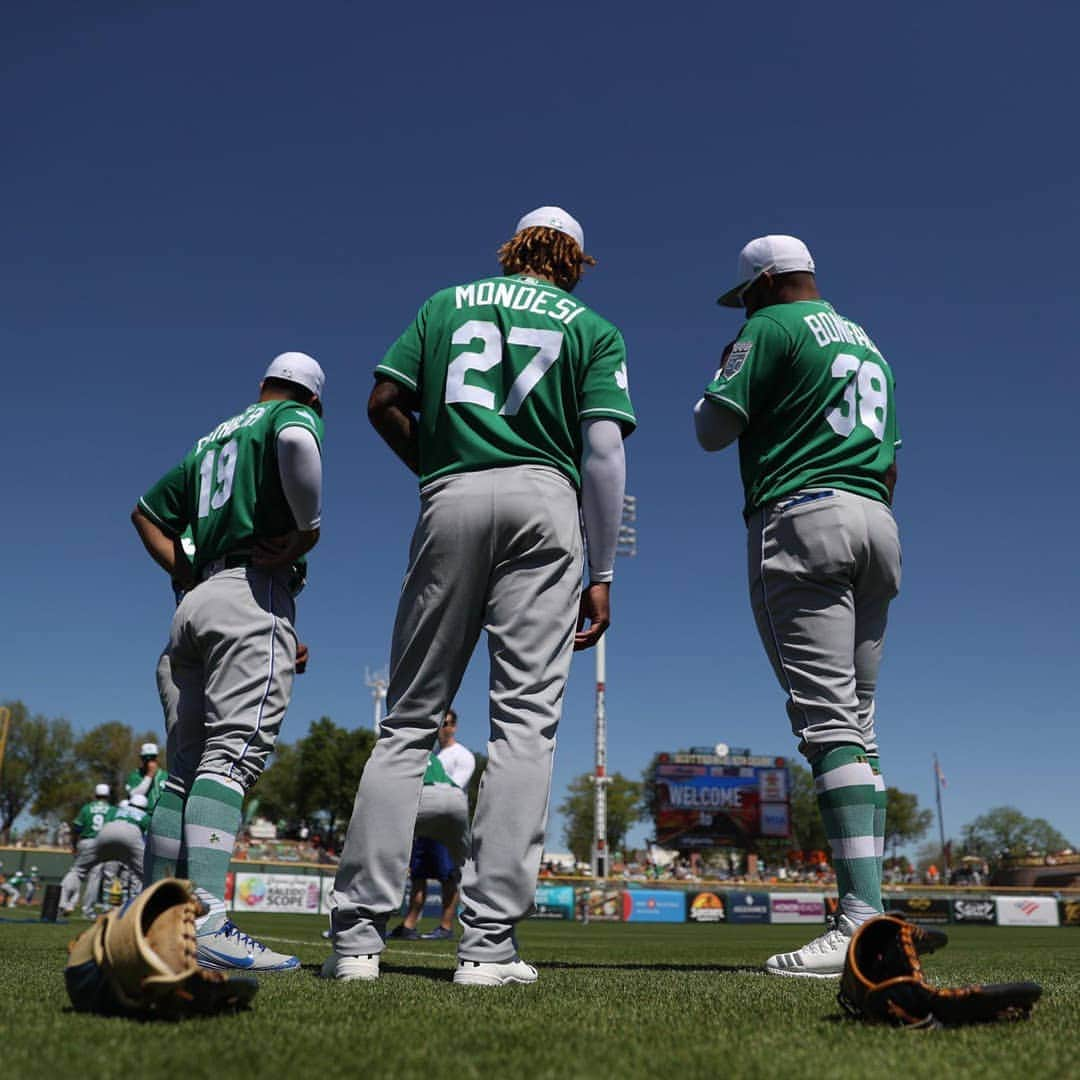 カンザスシティ・ロイヤルズさんのインスタグラム写真 - (カンザスシティ・ロイヤルズInstagram)「Lookin' clean in green. 🍀⚾️ #RoyalsST」3月18日 6時30分 - kcroyals