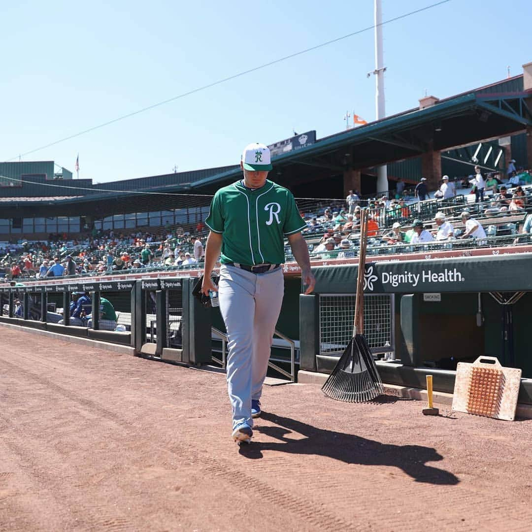 カンザスシティ・ロイヤルズさんのインスタグラム写真 - (カンザスシティ・ロイヤルズInstagram)「Lookin' clean in green. 🍀⚾️ #RoyalsST」3月18日 6時30分 - kcroyals