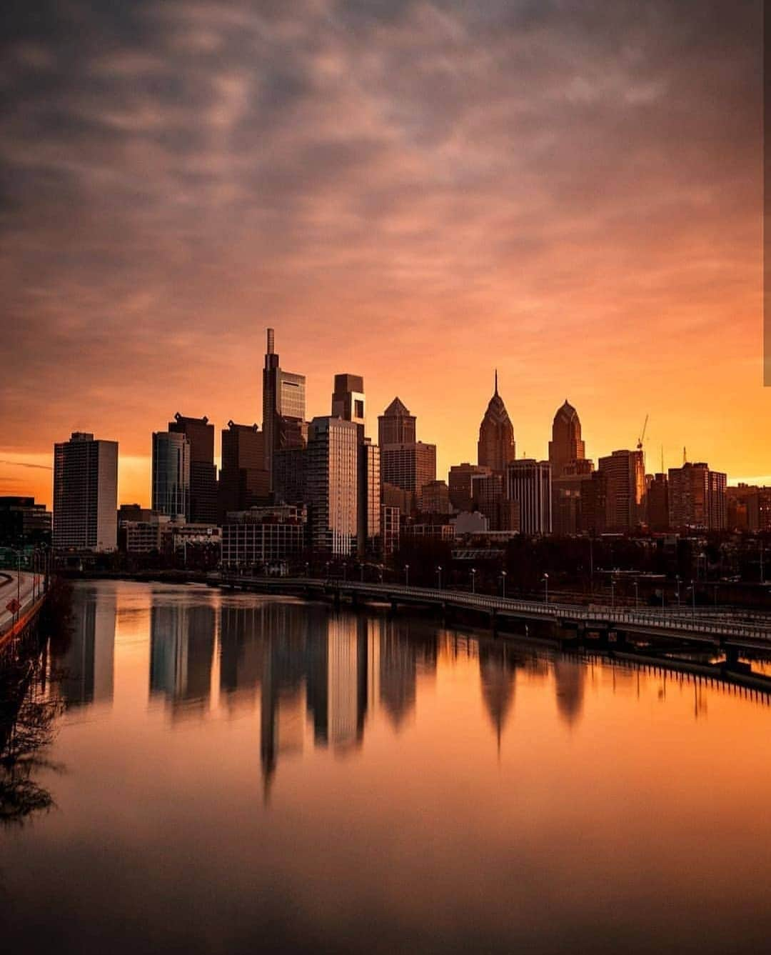 Instagramersさんのインスタグラム写真 - (InstagramersInstagram)「Phavorite photo skyline at @igers_philly was shot by @dadventures.in.photography  Got a great shot? Want to be featured? Spread the word by using the hashtags #igers_philly  #igers_philly_street #igers 📸 #philly #philadelphia #pennsylvania #phillygram #igersphilly #instaphilly #phillylovenotes #phillysupportphilly #phillyigers」3月18日 5時07分 - igers