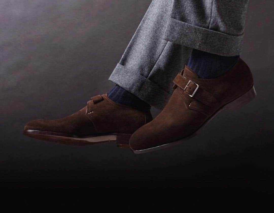 のインスタグラム：「Redefining innovative spirit & fine artisanship - #mysaintcrispins ⠀⠀⠀⠀⠀⠀⠀⠀⠀ 📷 @pauwmannen  #shoeporn #saintcrispins #handwelted #forgentlemenonly #masculinerefinement #shoesformen」