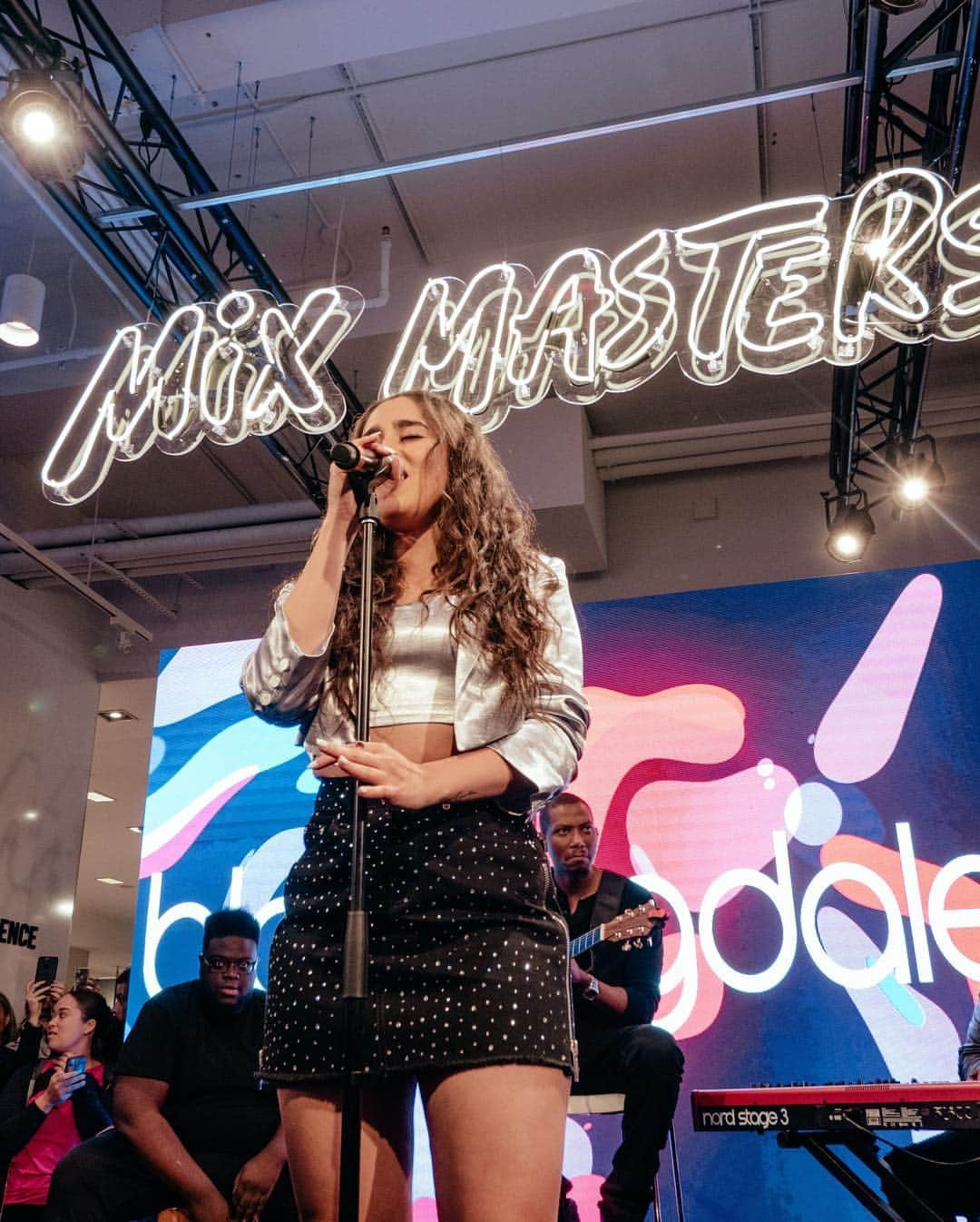 ローレン・ハウレギさんのインスタグラム写真 - (ローレン・ハウレギInstagram)「Thank you so much @bloomingdales for having me perform at your #MixMasters event(: and thank you to all the lovely fans who came out to support, y’all were so loud I couldn’t hear myself lol so I appreciate the love! Can’t wait to come through New York and play my own show soooon✨」3月18日 5時26分 - laurenjauregui