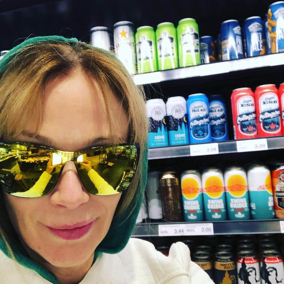 ローレン・ホリーさんのインスタグラム写真 - (ローレン・ホリーInstagram)「🍀🍻🍀」3月18日 5時25分 - laurenholly