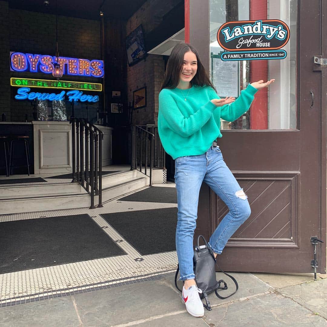 ランドリー・ベンダーのインスタグラム：「hi I’m landry and welcome to my seafood house! 🍀」