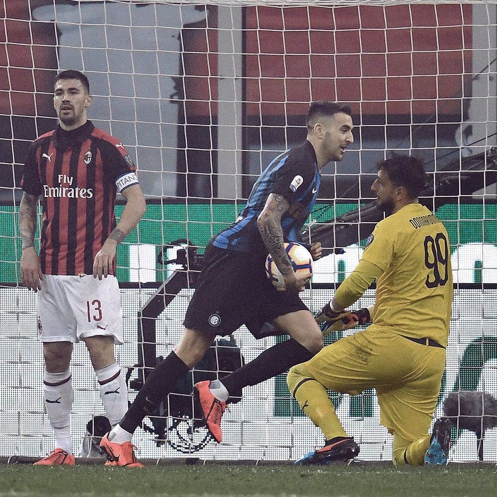 インテルナツィオナーレ・ミラノさんのインスタグラム写真 - (インテルナツィオナーレ・ミラノInstagram)「HALF TIME! #MilanInter 0️⃣-1️⃣ #Inter #ForzaInter #DerbyMilano #Vecino #Goal #Celebration #SerieA #Football」3月18日 5時19分 - inter