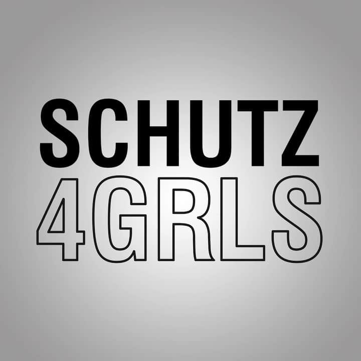 Schutzのインスタグラム：「SCHUTZ 4GRLS • Your New BFF  Os ícones Triangle, 944, Lorena e LIVE LOVE em shape crossbody. Hit no street style!  #schutz4girls #schutzhandbags」