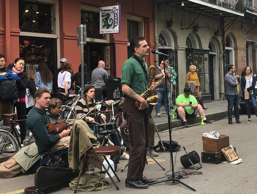 ケアリー・ハートさんのインスタグラム写真 - (ケアリー・ハートInstagram)「Ready for New Orleans St. Paddy’s day!!! Proud of my Irish heritage. My Grand Pa loved this holiday. Need to have a shot of Jameson for him. @dualigans #BourbonStreetReady」3月18日 5時29分 - hartluck