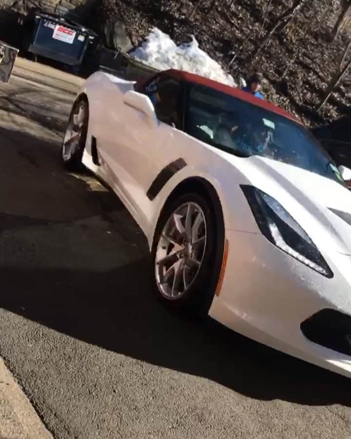 ファンクマスター・フレックスのインスタグラム：「Lil hand wash! I love them American cars... but I getting a foreign when the weather break!」