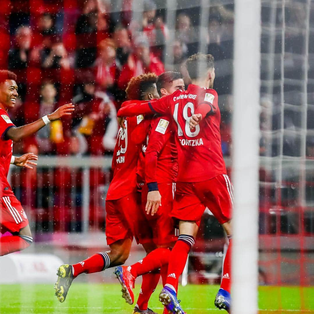 レオン・ゴレツカさんのインスタグラム写真 - (レオン・ゴレツカInstagram)「Ohhhhh jamesssi ⚽️⚽️⚽️ @jamesrodriguez10 // Strong performance from the team ! 💪🏼🔴⚪️ @fcbayern」3月18日 5時41分 - leon_goretzka