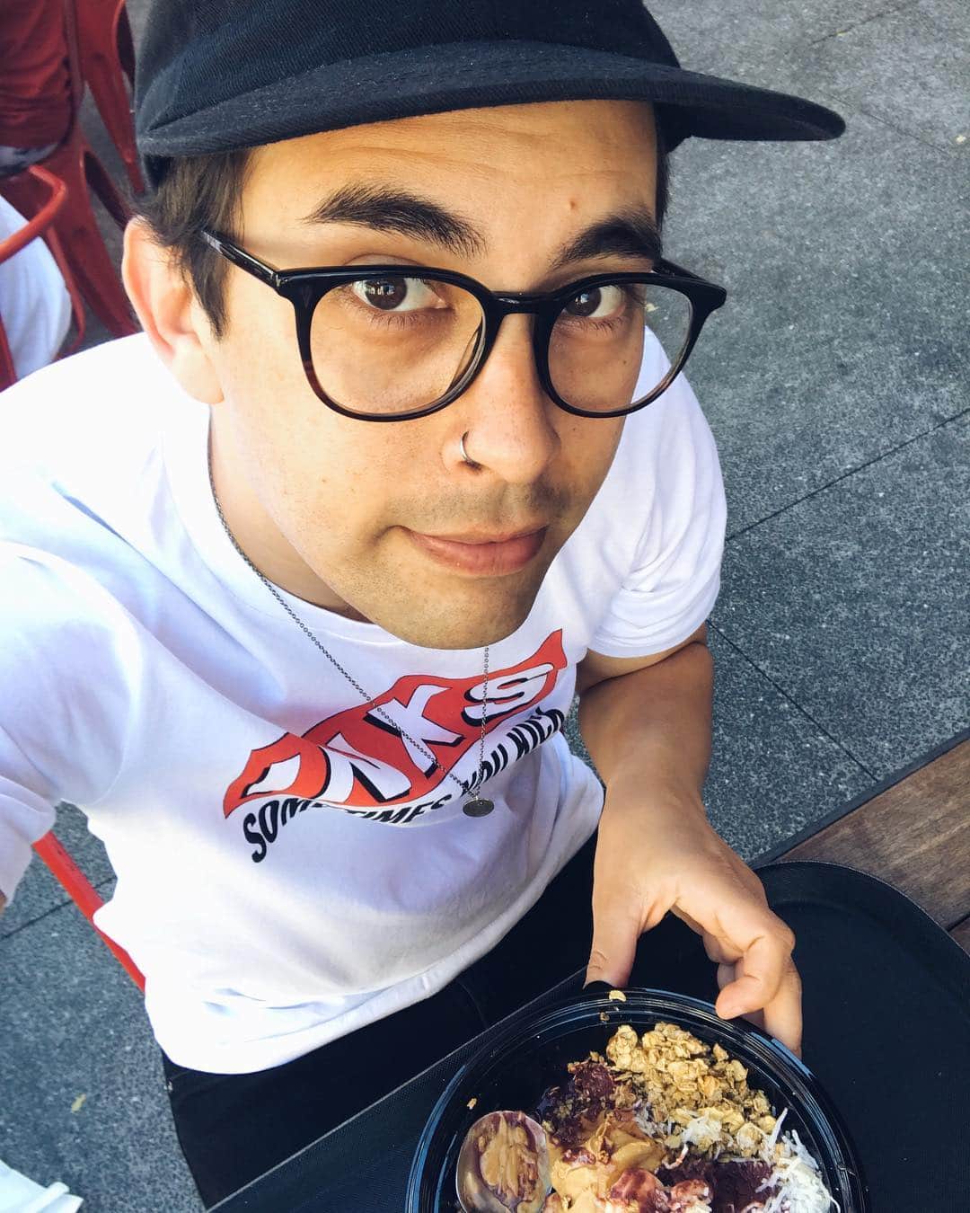 ヴィック・フエンテスのインスタグラム：「Happy St. Paddy’s day! Forgot my green. fuck.😖My Irish mother will be bummmed. Missing our Irish fans right now, hope you guys are good over there. 🍀❤️」