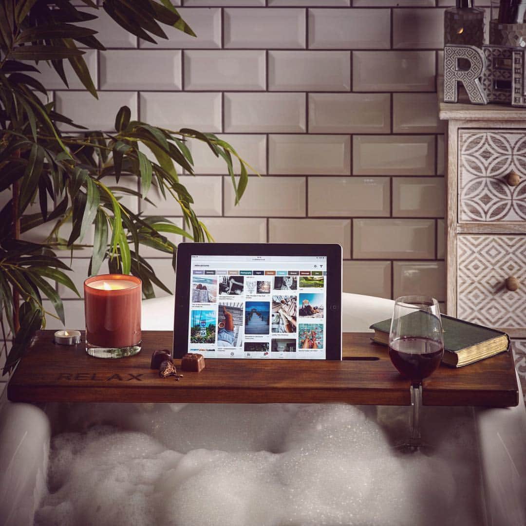Nextさんのインスタグラム写真 - (NextInstagram)「Bath ✔️ Chocs ✔️ Wine ✔️ That's our idea of #SelfCareSunday! 🧘 Get involved: shop our bath tray by tapping the image. 🔍 194286. #sunday #relax #pamper #bath #wine #relaxing #selfcare #zen #cosy #homeware #nexthome #homeaccessories #bathtime」3月18日 5時48分 - nextofficial