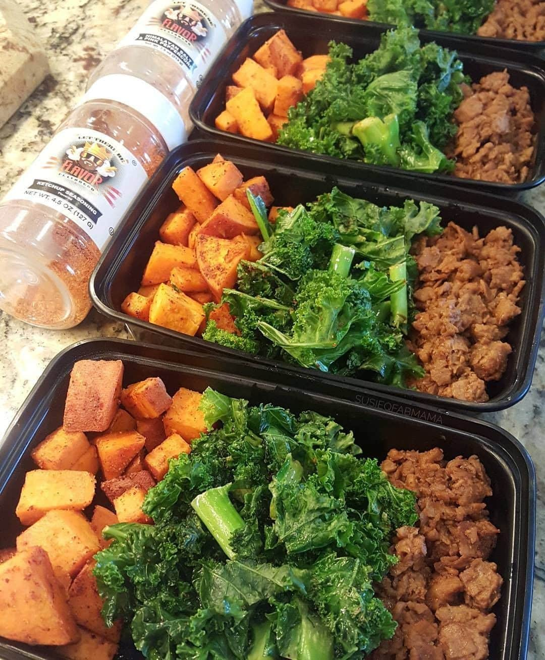 Flavorgod Seasoningsさんのインスタグラム写真 - (Flavorgod SeasoningsInstagram)「🍱🍱🤩🤩PERFECT FOR MEAL PREPPING‼‼‼⁣ -⁣ Build Your Own Bundle Now!!⁣ Click the link in my bio @flavorgod⁣ ✅www.flavorgod.com⁣ -⁣ Flavor God Seasonings are:⁣ 💥ZERO CALORIES PER SERVING⁣ 🌿Made Fresh⁣ 🌱GLUTEN FREE⁣ 🔥KETO FRIENDLY⁣ 🥑PALEO FRIENDLY⁣ ☀️KOSHER⁣ 🌊Low salt⁣ ⚡️NO MSG⁣ 🚫NO SOY⁣ 🥛DAIRY FREE *except Ranch ⁣ ⏰Shelf life is 24 months⁣ -⁣ Photo & meal prep by:@susieqfabmama⁣」3月18日 6時00分 - flavorgod