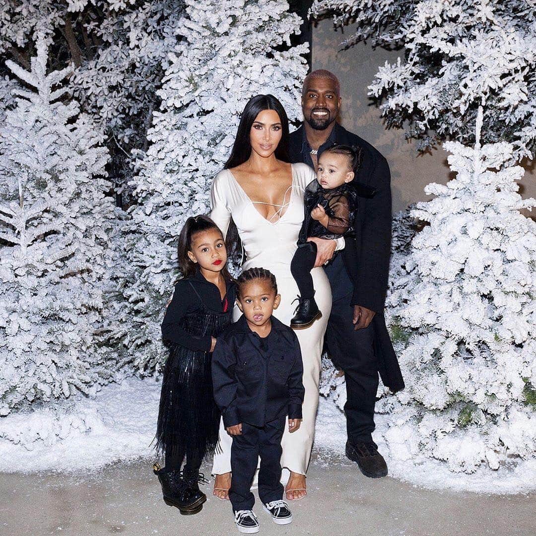 E! Onlineさんのインスタグラム写真 - (E! OnlineInstagram)「As Kim & Kanye prepare for their fourth child, they revealed why they are using a different surrogate than the one they worked with for Chicago. Link in bio. (📷: @kimkardashian)」3月18日 6時02分 - enews