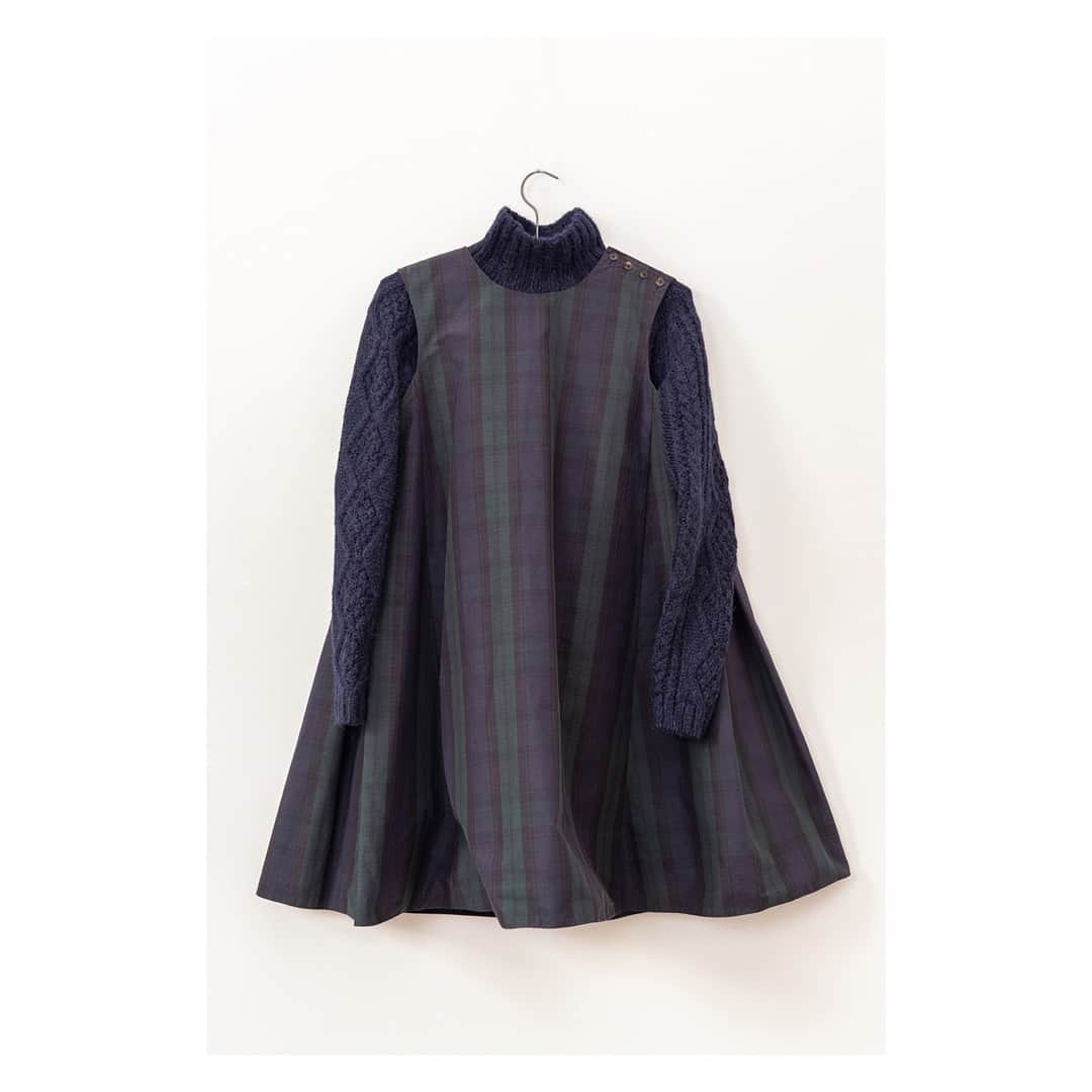 キャベジズ&ローゼズのインスタグラム：「Short and Sweet ❤ Desdimona is a most versatile dress made from structural tartan. She has secret side panels for extra flair and is fully lined. Wear her with knits now, like the Thomasina Sweater, to stay warm and cozy, and then wear her later with a T-shirt as the temperatures begin to climb👇Tap to shop Thomasina and Desdimona now👇」