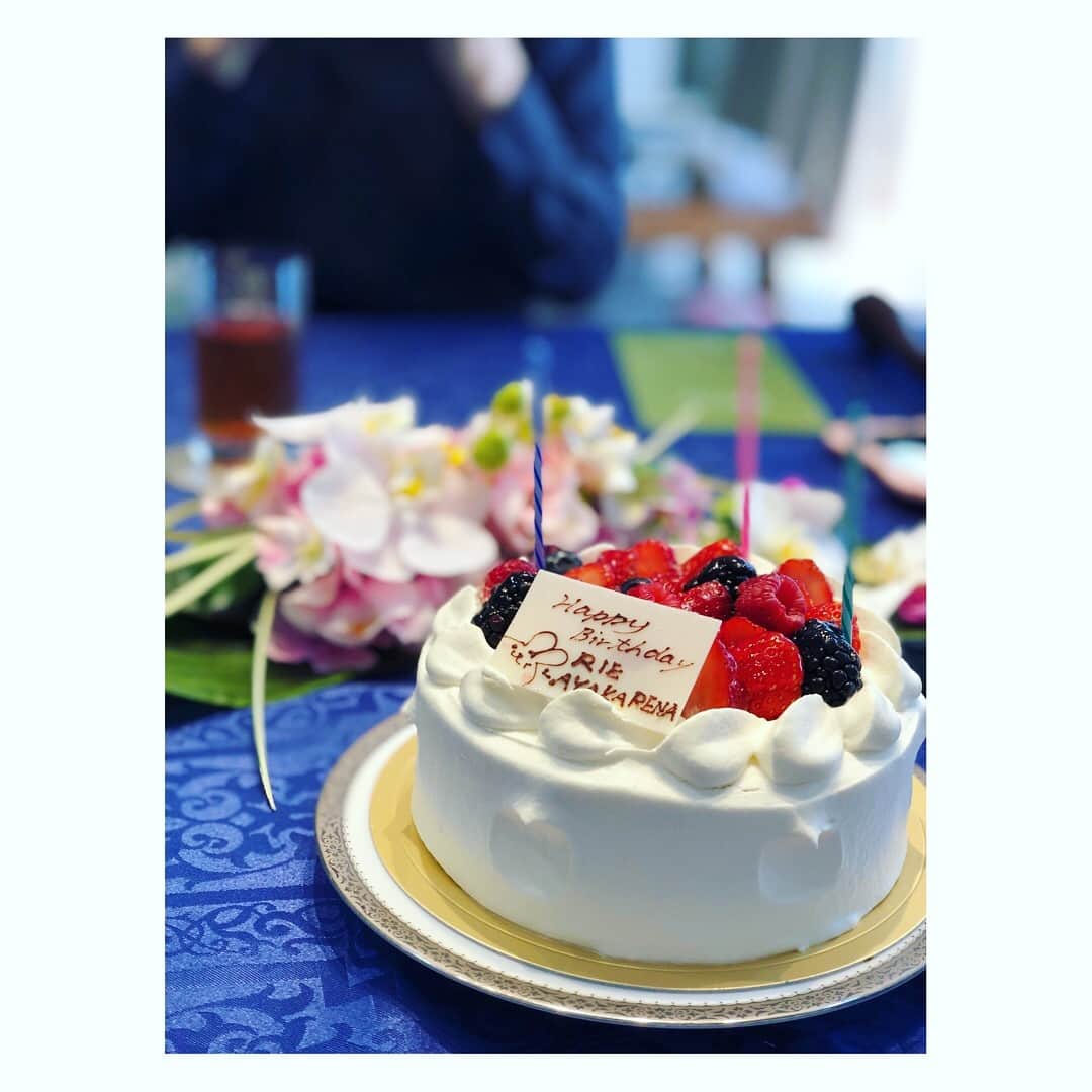 望月理恵さんのインスタグラム写真 - (望月理恵Instagram)「タイ料理パーティー 実は誕生日会でした。 レナちゃん、あやかちゃん、 そして私のです。 私は、、 いつまで祝ってもらうんだって話ですよね😆 ジュン先生感謝です！ 先生のタイ料理、最高です！！ そして、みんなおめでとう！！ #イトウジュン #ビューティタイ料理 #junsjuicykitchen #タイ料理 #美人タイ料理家 #パクチー食べられないのに 大好物 #誕生日会」3月17日 21時28分 - mochiee28