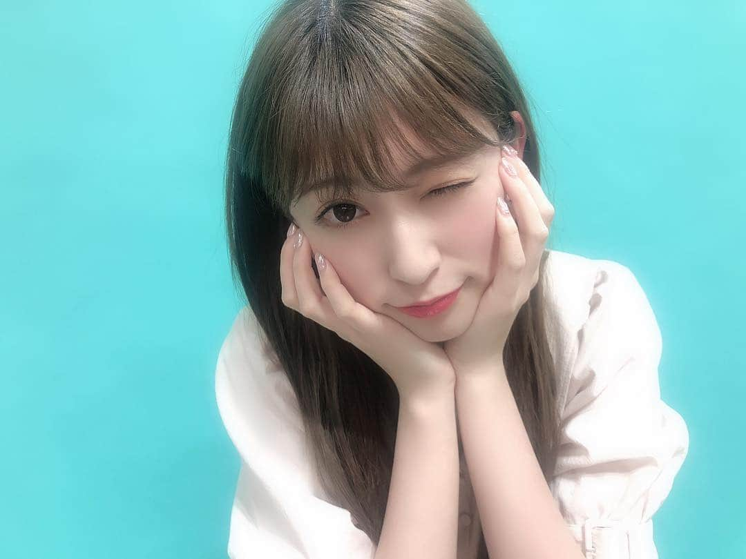 吉田朱里さんのインスタグラム写真 - (吉田朱里Instagram)「最近はコーラルリップも 結構好きだよ？🧡🧡🧡 . 髪色はミルクティーアッシュ極めてるよ？💛💚💛💚」3月17日 21時43分 - _yoshida_akari