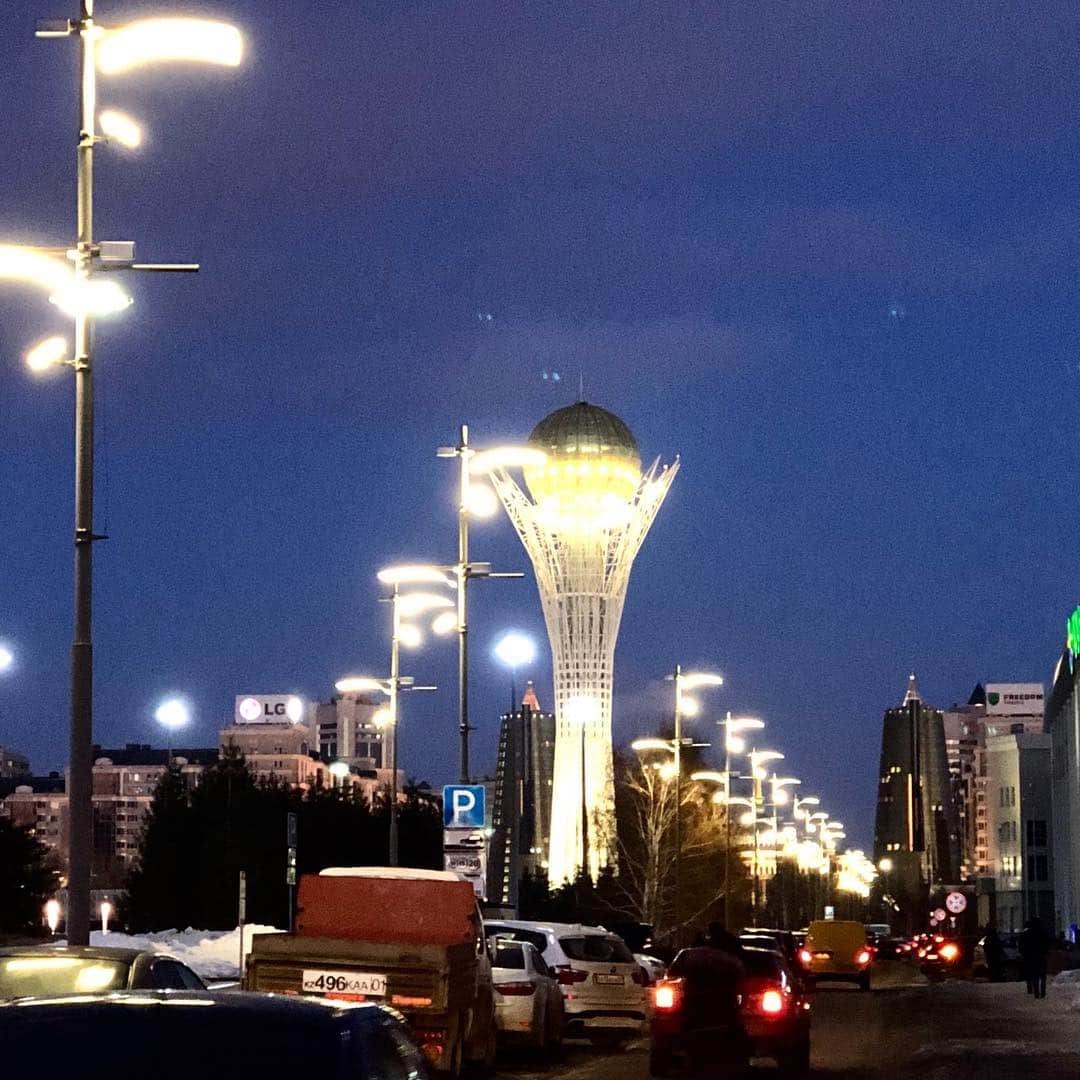 乙武洋匡さんのインスタグラム写真 - (乙武洋匡Instagram)「カザフスタンの首都アスタナ。夜は近未来都市のような雰囲気。  #カザフスタン #カザフスタン旅行 #アスタナ #バイテレク #kazakhstan #kazakhstan🇰🇿 #kazakhstanphoto #astana #astanacity #astanagram #visitastana #bayterek #nightview #travelgram #travelphotography #海外旅行 #海外旅行好きな人と繋がりたい #旅スタグラム」3月17日 21時52分 - ototake_official