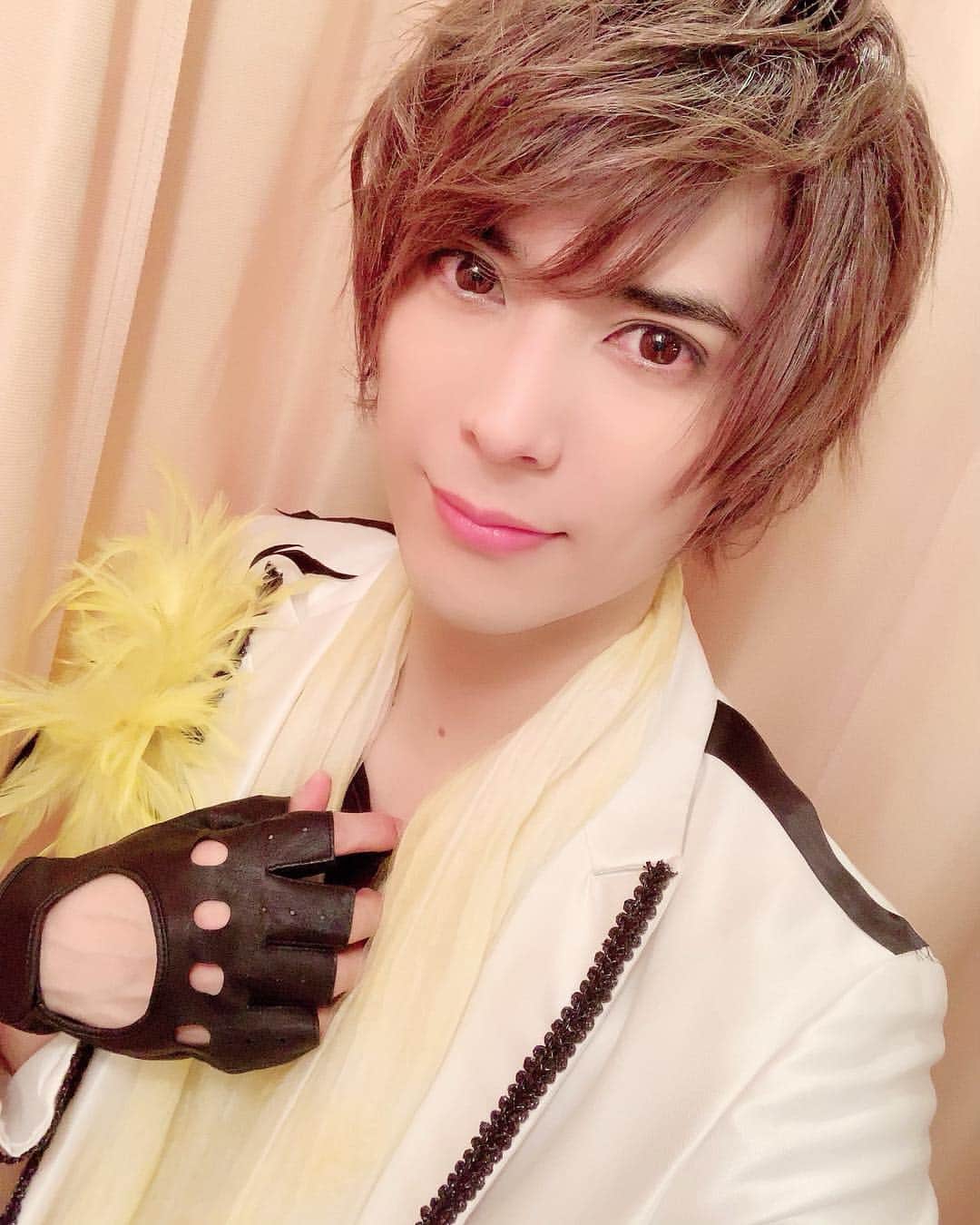 仲田博喜のインスタグラム：「#舞台 #バグバスターズ #ありがとう #皆さんに #愛 #届きますように #幸せな #時間 #新しい #宝物 #大好き ‪皆さんからもらった笑顔を力に明日からも励みます。 ‪アメをなめてスマイルスマイル♪‬ #笑顔 #スマイル #君の #ランチは #オムライス #うさ耳」