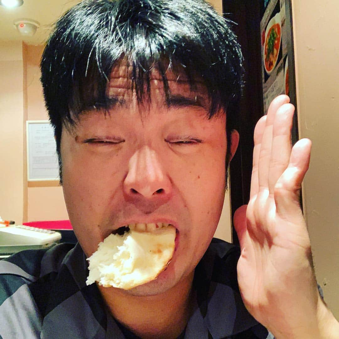 西川晃啓さんのインスタグラム写真 - (西川晃啓Instagram)「気絶ナン  バターの量が凄くて気絶  #あるある探検隊#レギュラー#気絶#気絶の日々#ギャグ#ランチ#ルミネ#3回 #出番#漫才#新宿#キーマ#腹#パンパン」3月17日 21時56分 - kizetu