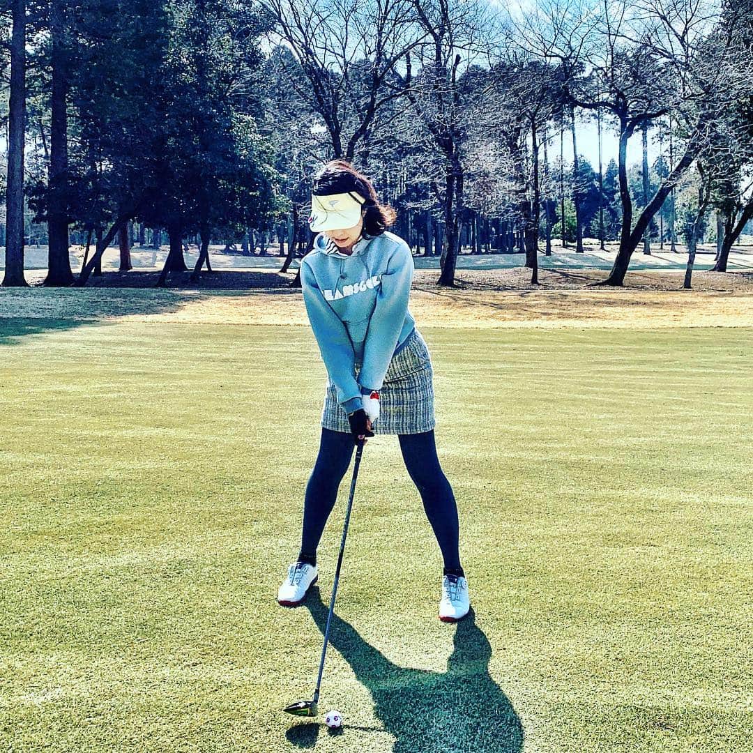 のインスタグラム：「BEAMS GOLF⛳️😋 #ゴルフ日和 #ゴルフ大好き #楽しかった #ゴルフ女子 #ゴルフ大人女子 #beamsgolf #ビームスゴルフ  #パーカー #ツイードスカート #ゴルフウエア #ゴルフウェア #callawaygolf #rogue #epicflash #reinagolf」