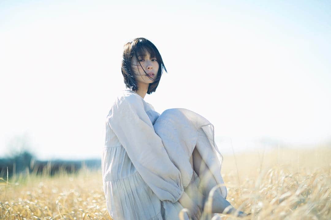 吹越ともみさんのインスタグラム写真 - (吹越ともみInstagram)「最後は、春のすすき。と椅子。 と、オフショットのもろもろ。🌾 ㅤㅤㅤㅤㅤㅤㅤㅤㅤㅤㅤㅤㅤ 椅子に座って、またどこかに出没したいです。 ( あなたの街にも〜〜、、👻) ㅤㅤㅤㅤㅤㅤㅤㅤㅤㅤㅤㅤㅤ ㅤㅤㅤㅤㅤㅤㅤㅤㅤㅤㅤㅤㅤ #spring#photo#photography#camera#椅子物語#🌾#🌾#🌾」3月17日 22時11分 - fukitomo