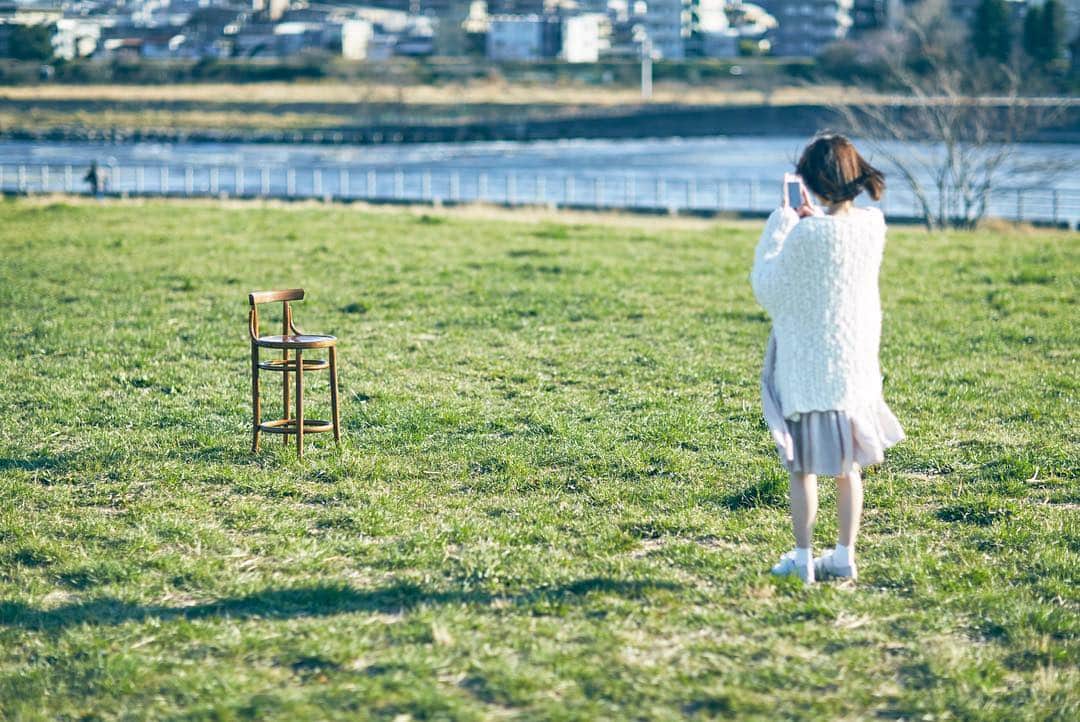 吹越ともみさんのインスタグラム写真 - (吹越ともみInstagram)「最後は、春のすすき。と椅子。 と、オフショットのもろもろ。🌾 ㅤㅤㅤㅤㅤㅤㅤㅤㅤㅤㅤㅤㅤ 椅子に座って、またどこかに出没したいです。 ( あなたの街にも〜〜、、👻) ㅤㅤㅤㅤㅤㅤㅤㅤㅤㅤㅤㅤㅤ ㅤㅤㅤㅤㅤㅤㅤㅤㅤㅤㅤㅤㅤ #spring#photo#photography#camera#椅子物語#🌾#🌾#🌾」3月17日 22時11分 - fukitomo