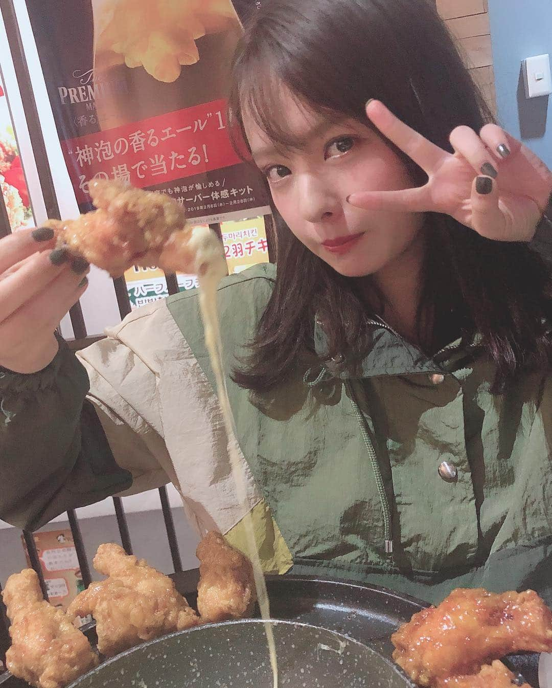 山田菜々さんのインスタグラム写真 - (山田菜々Instagram)「すぐに胸焼けしたけれど☺︎ 初の #グッネチキン 美味しかった😎❤︎ 現役高校生はすごいですな👏🏻 昔ならいっぱい食べられたのに🤭 そりゃそうか、もうすぐ27だ😨 え、わたし27になるのか！😇 #新大久保」3月17日 22時01分 - tannana.yamada