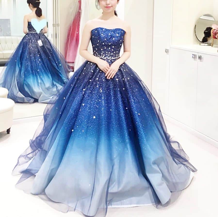 プレ花嫁の結婚式準備アプリ♡ -ウェディングニュースさんのインスタグラム写真 - (プレ花嫁の結婚式準備アプリ♡ -ウェディングニュースInstagram)「キラキラ感が可愛い🌟素敵なドレス10選✨ * * * こちらのお写真は #卒花嫁 @arwedding821 さんからリグラムさせていただきました🌟ありがとうございました😊✨ * * 卒花嫁arwedding821さんが試着した #カラードレス &ウェディングドレスがどれも素敵なんです☺️💓 * カバーは #キヨコハタ のネイビーの #グラデーション ドレス💙✨ * 夜空に星が散りばめられたようなデザインがとても素敵ですよね🌟 * キラキラしたドレスは動く度に #キラキラ 輝くので華やかさがましますよね💓 * どのドレスもどれも素敵なので #ドレス迷子 の花嫁さん必見ですよ👀💕 * ぜひスワイプ👉🏻してチェックしてみてくださいね✨ * * * ＼📷投稿お待ちしています／ * 花嫁はもちろん、業者さんも大歓迎✨ アナタのお写真をご紹介してもOKという方は、ぜひ #ウェディングニュース にお写真を投稿してください💕 * * ⬇︎関連アカウント⬇︎ * 💒式場検索 【 @weddingnews_concierge 】 👰マイレポ花嫁 【 @weddingnews_brides 】 * * その他、編集部からの連絡専用 @weddingnews_contact や、スタッフ個人の連絡用として @WN_xxxx（xxxは個人名）があります💕 * ………………………………………… ❤️WeddingNewsとは？ * * 花嫁のリアルな”声”から生まれた 花嫁支持率No1✨スマホアプリです📱💕 * * 🌸知りたい… #結婚式準備 に役立つ記事を毎日150件配信中♩ * 🌸見たい… インスタの #ウェディング 系投稿TOP100が毎日チェックできる＊IG画像の複数ワード検索も可♩ * 🌸叶えたい… #結婚式 関連の予約サイトが大集合♩ * 🌸伝えたい… 自分の結婚式レポ『マイレポ』が簡単に作れる♩先輩花嫁のレポが読める♩ * * @weddingnews_editor のURLからDLしてね✨ * * * #プレ花嫁 #結婚  #花嫁  #ウエディングドレス #weddingdress #ブルードレス #ドレス試着 #ドレス選び #ウェディングドレス #プレ花嫁さんと繋がりたい #披露宴 #お色直し #ナイトウェディング #星空 #夜空 #入籍 #2019冬婚 #2019秋婚 #2019夏婚」3月17日 22時17分 - weddingnews_editor