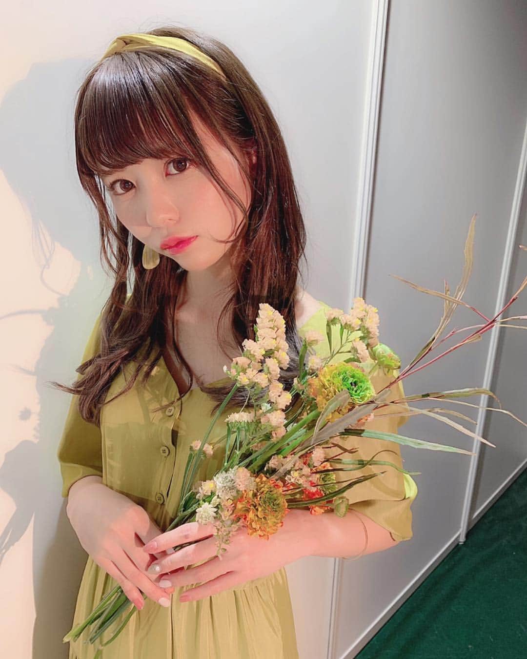 のインスタグラム：「関西コレクション 2019 S/S GRLステージありがとうございした🌼🌼 ・ 普段からよく着るGRLさんのステージに 一昨年ぶりに出演できて嬉しいです☀️ とっても可愛い春服にオレンジメイクでした🍊 ・ みんなの歓声やボードがとっても嬉しかったです 本当にありがとうございました！！！ ・ ・ #関西コレクション」