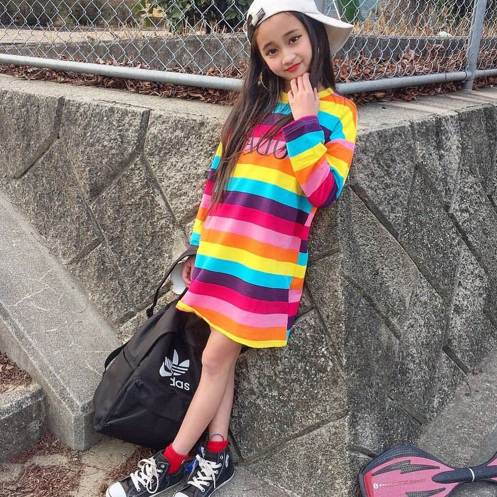 韓国子供服♡smilekids(すまいるきっず) さんのインスタグラム写真 - (韓国子供服♡smilekids(すまいるきっず) Instagram)「* * ☻ご覧頂き有難うございます☻ . . . 💛2019春夏新作🍂💛 . . . . ︎︎︎︎︎︎︎︎︎︎︎︎︎︎︎︎☑︎カラフルボーダーデザイン ワンピース販売中です♥  在庫わずかですが、販売中♥ 鮮やかなレインボーカラーが インスタ映え間違え無しです😌 . . . . ———————————————— ♡着画model みゆうᒼᑋªⁿ♡ ☺︎smilekid専属model☺︎ @miiiina0910  身長 125cm 22kg size140 ————————————————— . . web shop http://smilekids888.com/で販売しています← —————————————————— ★ゆうちょ振込での購入も可能です★ web shopより、在庫を確認後  商品名、サイズ、カラーをDMにて 連絡頂けると幸いです☺︎ 確認後のお返事になりますので お時間を頂く場合があります。 在庫が少ない場合や再入荷の人気商品は 取り置きが難しい事があります。 ご了承ください🥺 . . —————————————————— ご購入してくださった方へ✉️ @smilekids888 をタグ付けして投稿して頂いた方を ストーリーにて紹介させて頂きます😍  さらに‥抽選で‥ 毎月、５名様にお買い物で使えるクーポンを プレゼント🎁致します☺️ . 1等‥1.000円OFFクーポン(2名様) 2等‥500円OFFクーポン(3名様) . 沢山のタグ付けをお待ちしています😍  _________________________________________ . ☻webshopには.Instagramプロフより リンクでとべます✈︎✈︎✈︎ http://smilekids888.com/ . #熊本ママ #山鹿 #裏起毛 #韓国子供服 #格安#お洒落を発信 #熊本 #キッズコーデ #キッズ#キッズファッション  #ig_kids #kids_japan #ボーダー #kjp_ootd #今日の服 #kidsfashion #プチプラコーデ  #プチプラファッション #mamagirl #リンクコーデ#ママリ#smilekids #３歳#４歳#５歳#春#新作#カラフル」3月17日 22時14分 - smilekids888