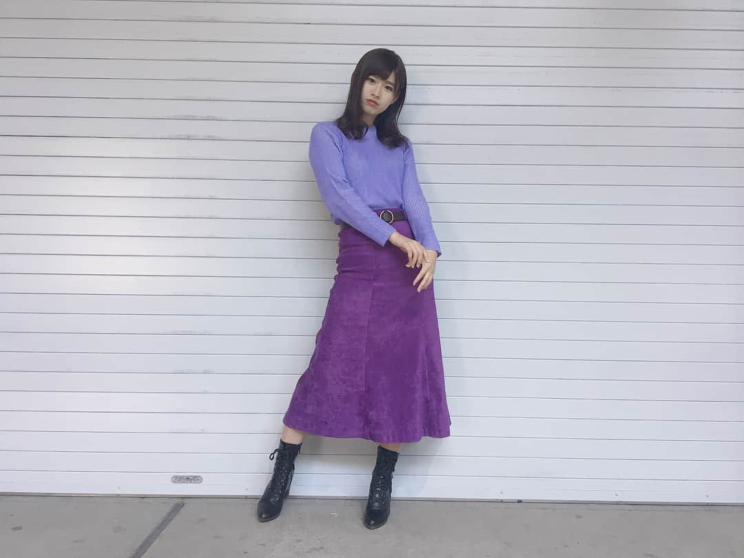 佐藤朱さんのインスタグラム写真 - (佐藤朱Instagram)「今日の握手会私服です🍇👾🔮💜 最近大好きな、むらさき色。 #握手会 #JEANASIS」3月17日 22時23分 - akari_miyagi